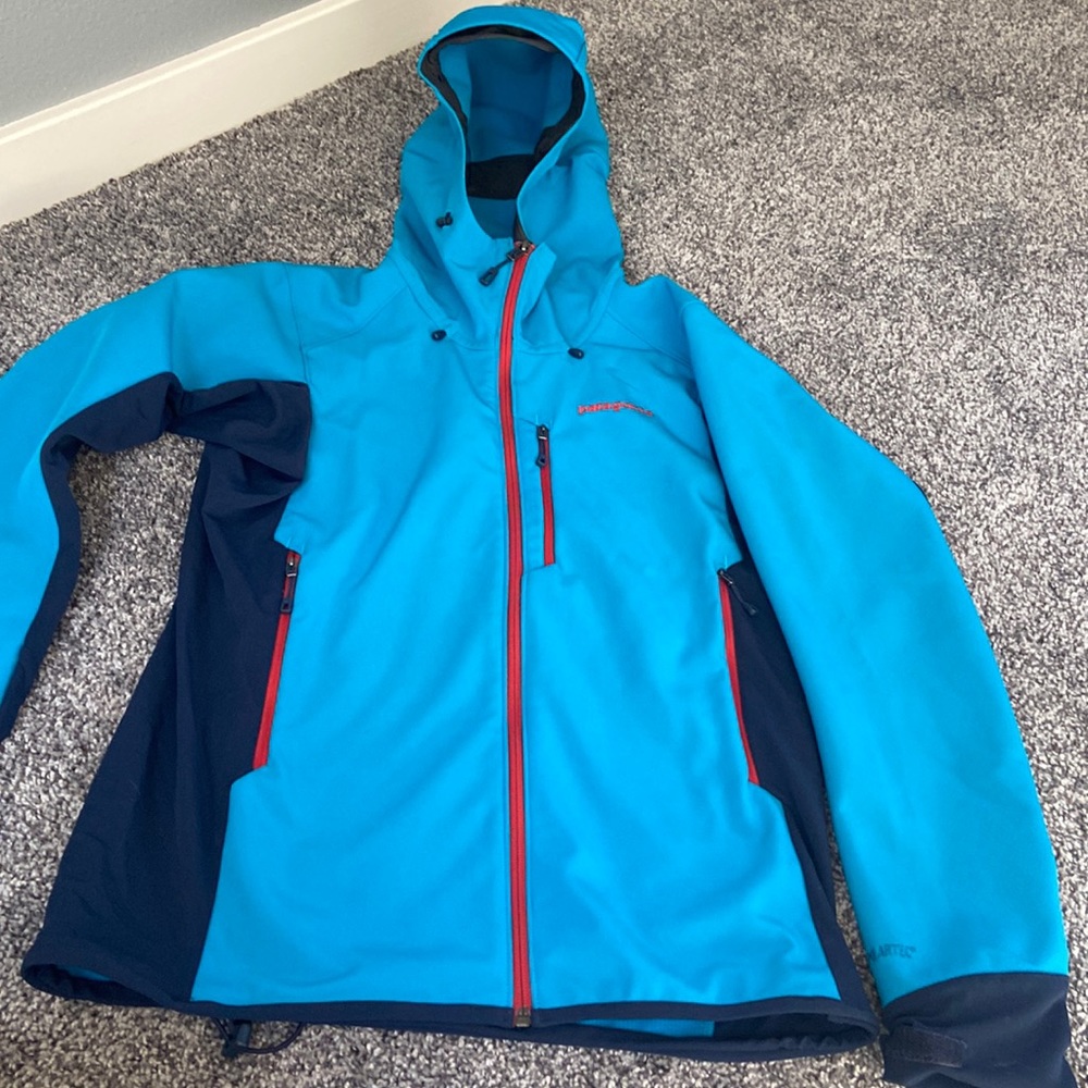 PATAGONIA Mens Size XS Polartec & Windbloc jacket with hood & numerous pockets